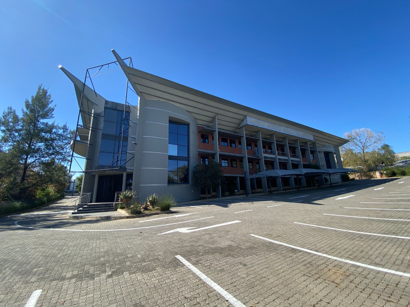 Warehouse To Let In Longmeadow