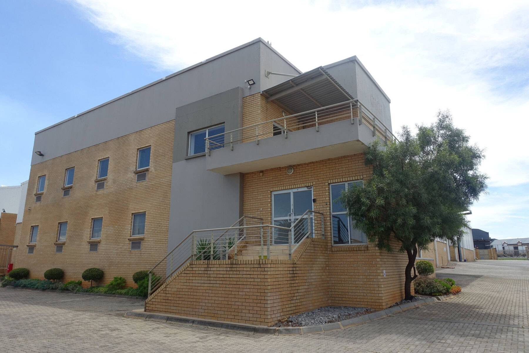 2454m2 standalone warehouse for sale in Jet Park with modern industrial features and prime access routes.