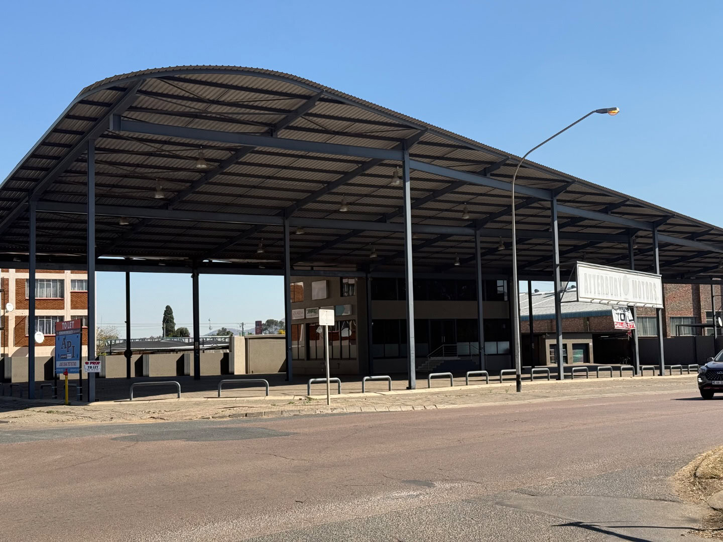 showroom space to let in wonderboom - 2700m&sup2;