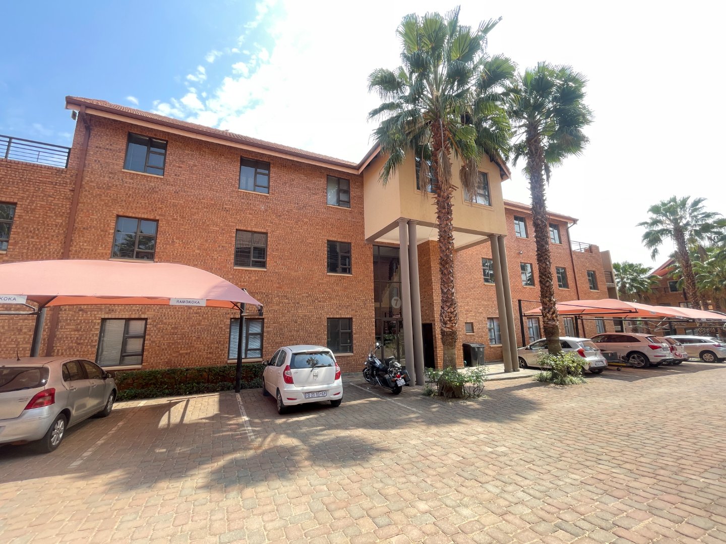Office to Rent in North Riding – 101m²