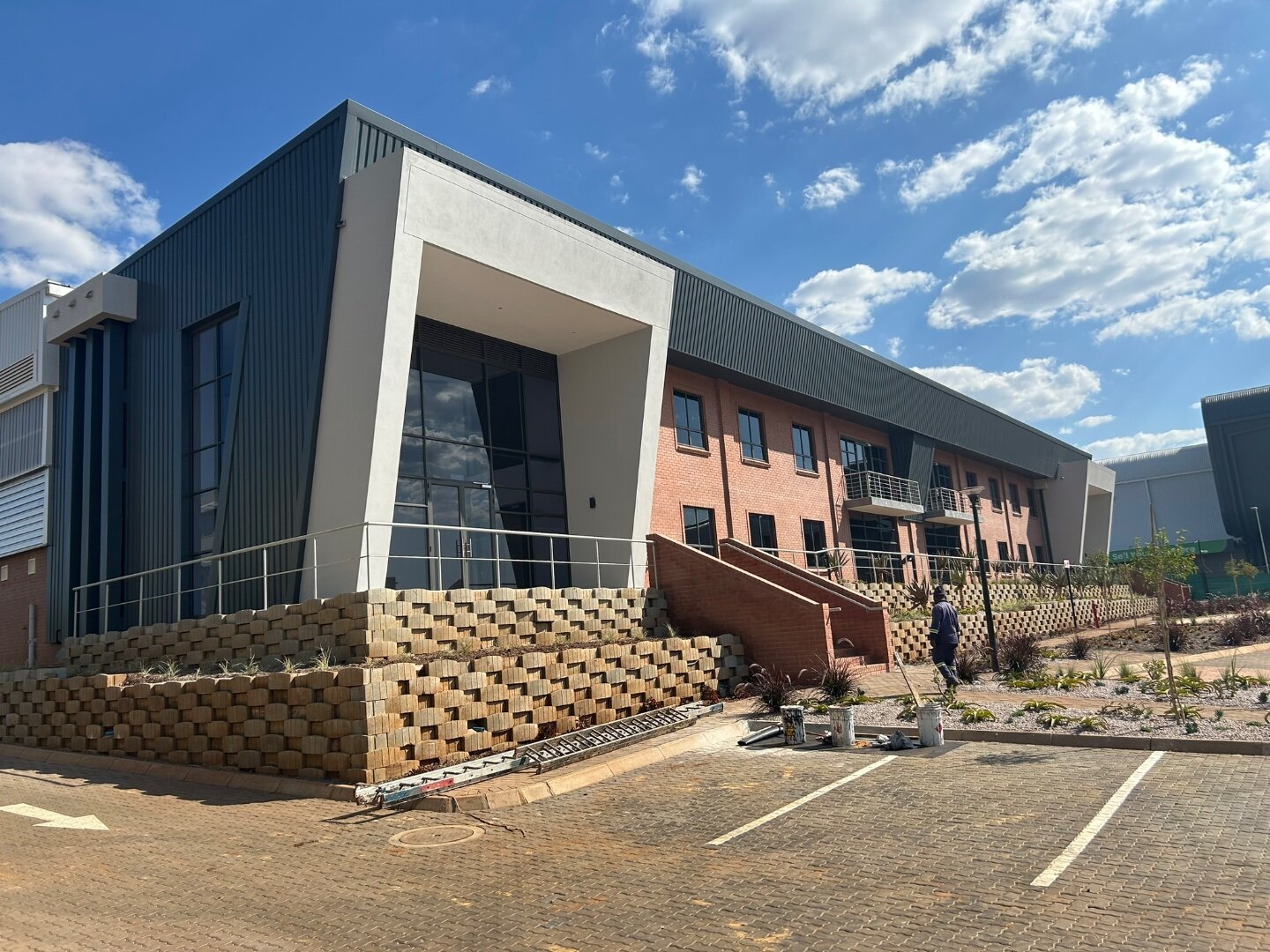 Warehouse for rent in Highveld – 2230m²