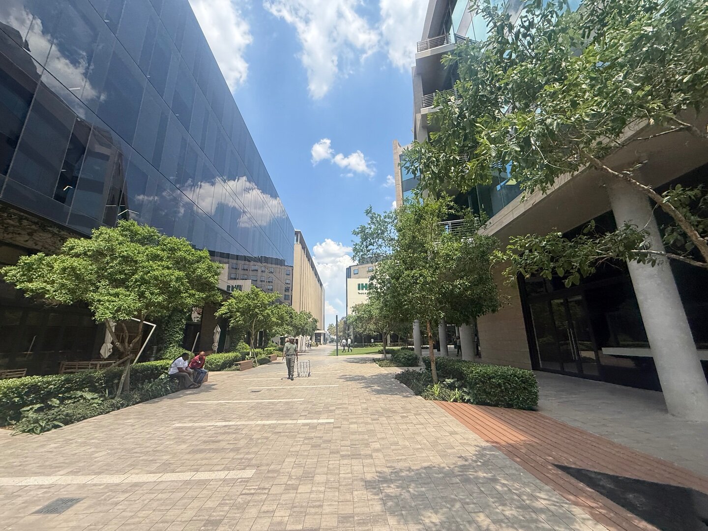 4000 sqm Office to Rent in Rosebank