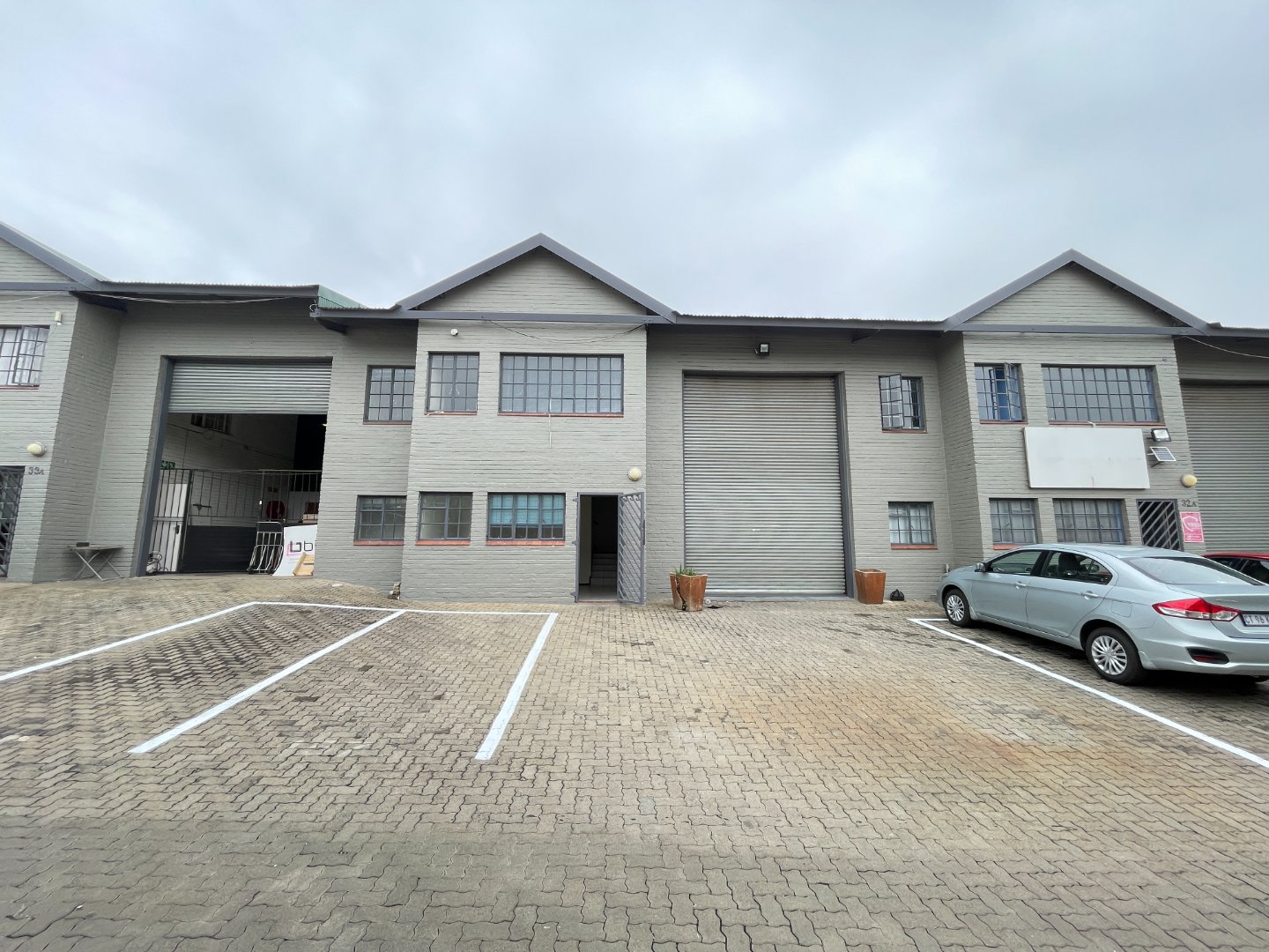 Warehouse to rent in Kya North Park offering 236.94m²