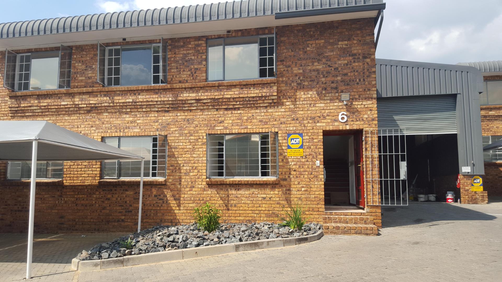 668 sqm Warehouse to Let in Midline Business Park