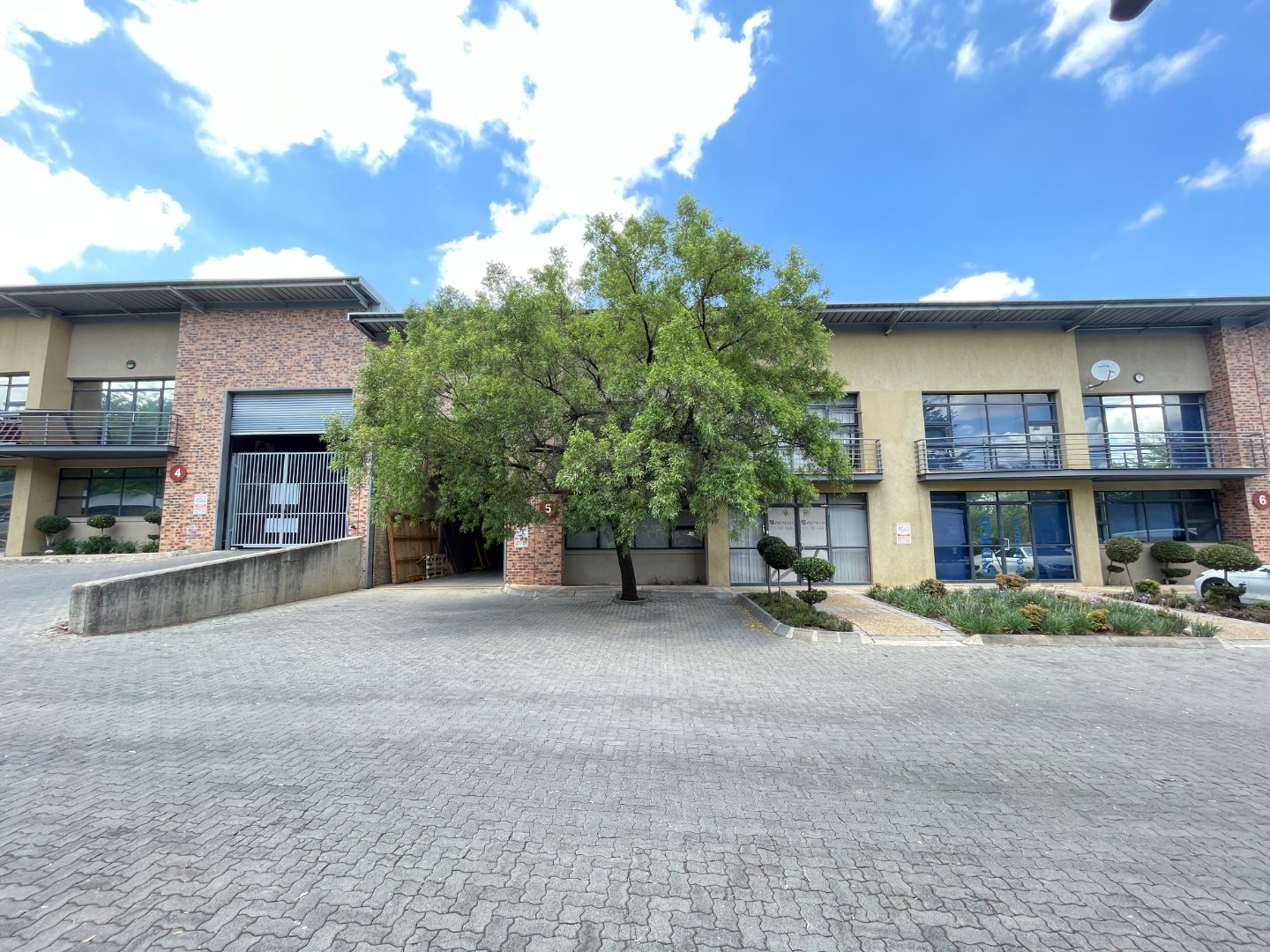 Warehouse for rent in Hoogland offering 521m²