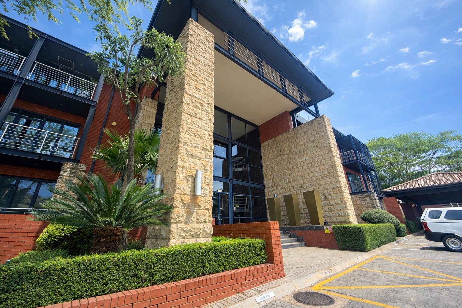 1 724m² Office to Let in Silverpoint Office Park
