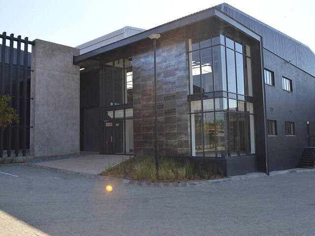 Modern 2591m2 Warehouse To Let in Louwlardia