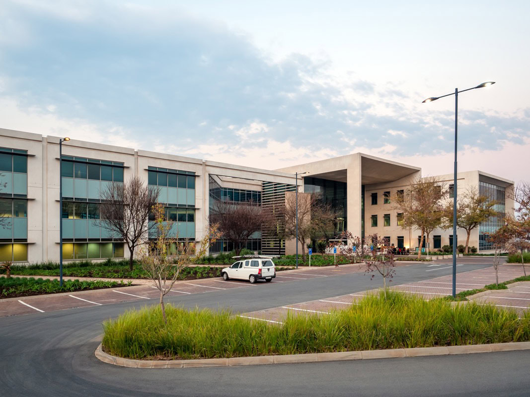 1 2 500 sqm Office To Let in Waterfall City