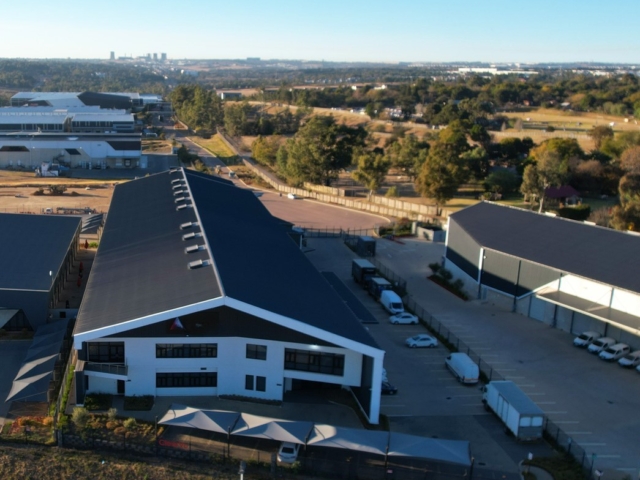 Modern 3500 sqm Warehouse to Let in Longlake