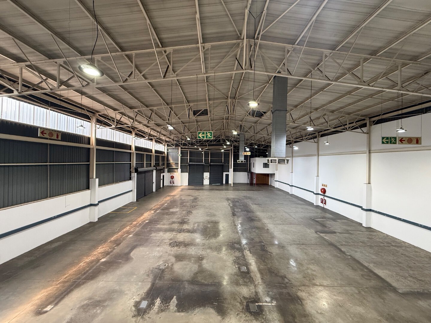 Commercial Warehouse in Bryanston Spacious commercial warehouse in Bryanston with high ceilings, concrete flooring, and ample lighting, suitable for storage and logistics operations.