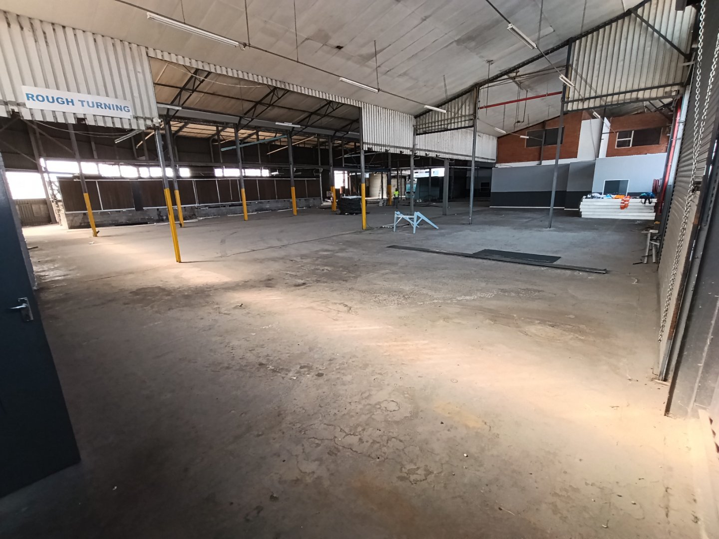 Spacious industrial warehouse with high ceilings, parking bays, and loading areas in Alrode, suitable for manufacturing or storage.