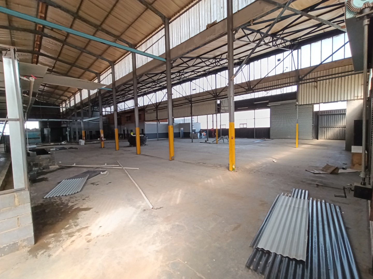 Spacious industrial warehouse with high ceilings, metal support beams, and open floor plan in Alrode, suitable for manufacturing or storage.