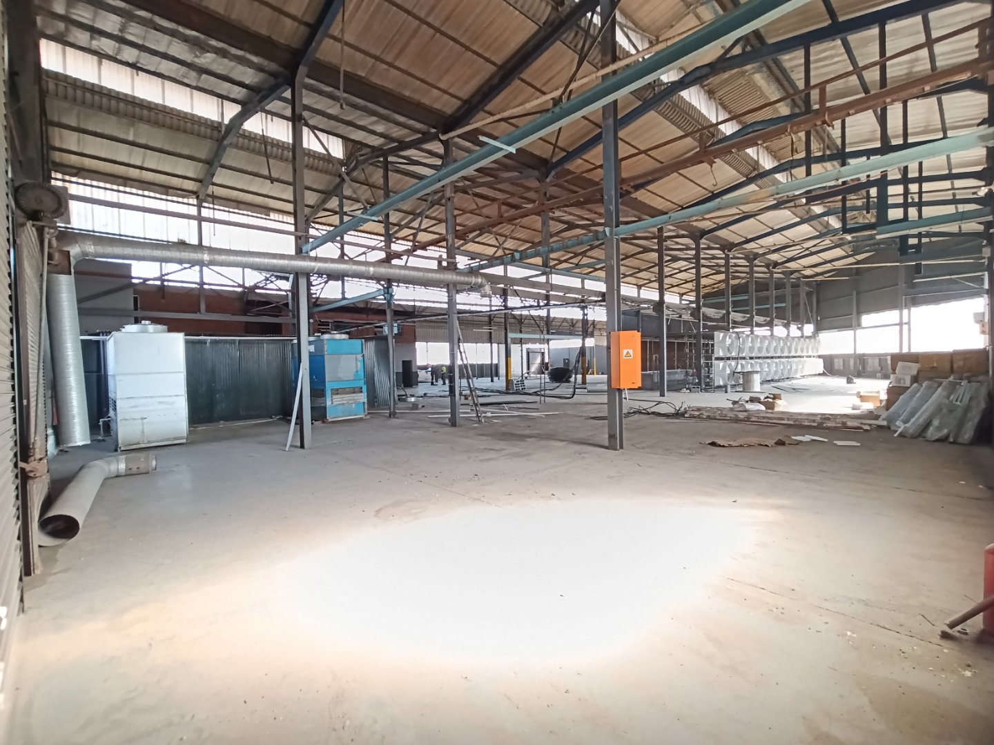 Industrial Warehouse Interior in Alrode Spacious industrial warehouse in Alrode with high ceilings, metal framework, and ample natural light, suitable for storage and manufacturing.