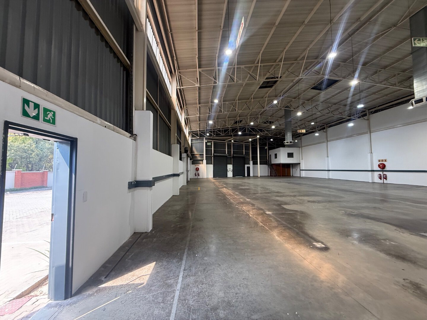 Modern Warehouse in Bryanston Spacious modern warehouse with high ceilings and polished concrete floors in Bryanston, suitable for industrial and commercial use.